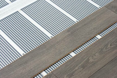 VH Infrarood Vloerverwarming op maat - 80 Watt/m2 - 50 cm breed - 550 cm lang VH Infrarood Vloerverwarming op maat - 80 Watt/m2 - 50 cm breed - 550 cm lang